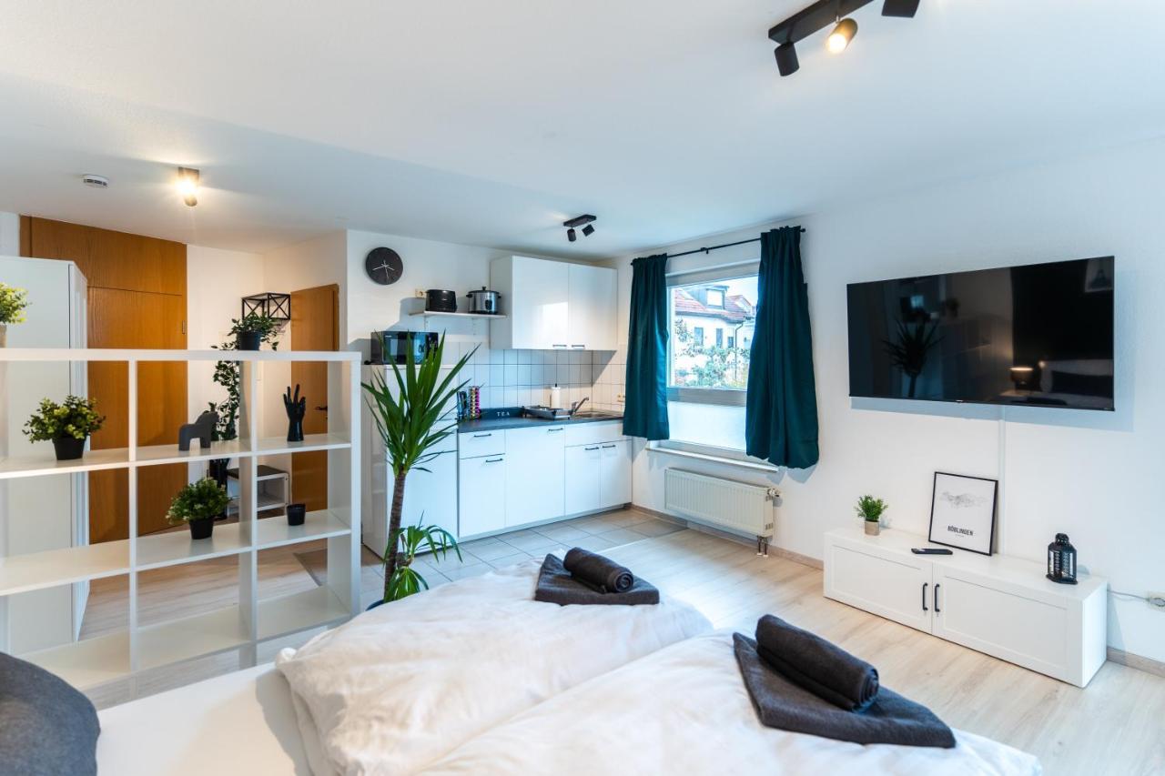 Mercedes I Stuttgart I Kitchen I Home Office I Parkplatz เบิบลิงเงน ภายนอก รูปภาพ