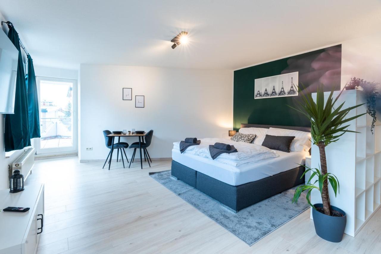 Mercedes I Stuttgart I Kitchen I Home Office I Parkplatz เบิบลิงเงน ภายนอก รูปภาพ